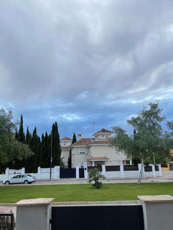 Exclusivo Chalet Sevilla. ¡Jardin & Cocina! Alcalá de Guadaira Esterno foto